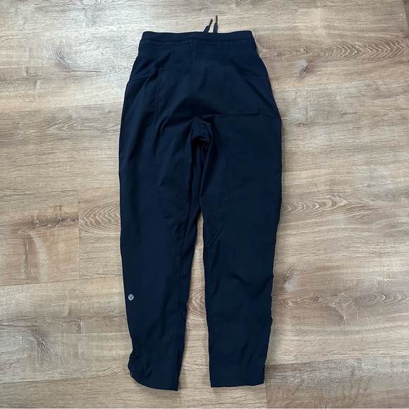 Lululemon Dance Studio Crop *25" Size 2
True Navy - Picture 7 of 10